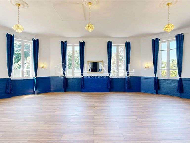 Château Montluçon - 14 chambres - 930m²