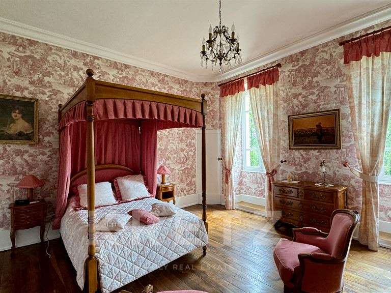Château Montluçon - 10 chambres - 570m²