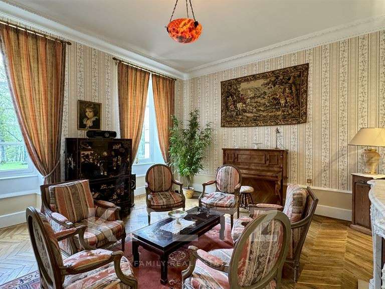 Château Montluçon - 10 chambres - 570m²