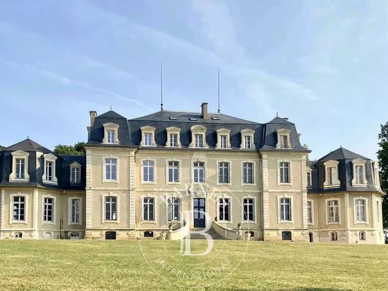 Château Montluçon - 11 chambres - 1390m²