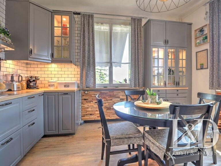 Maison Montmélian - 3 chambres - 212m²