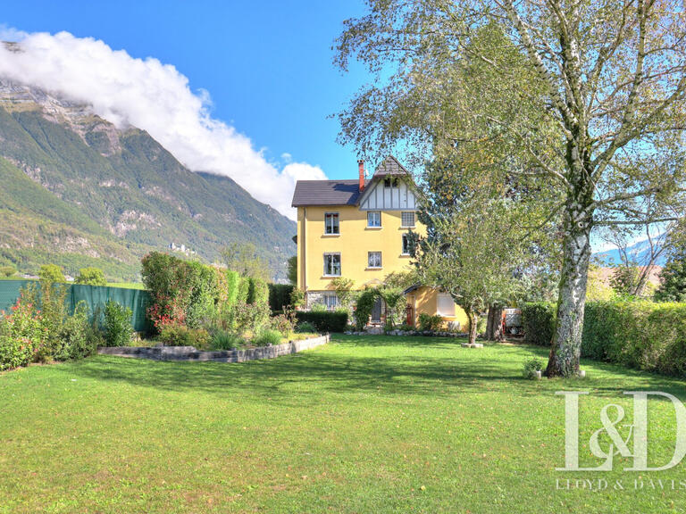 Maison Montmélian - 3 chambres - 212m²
