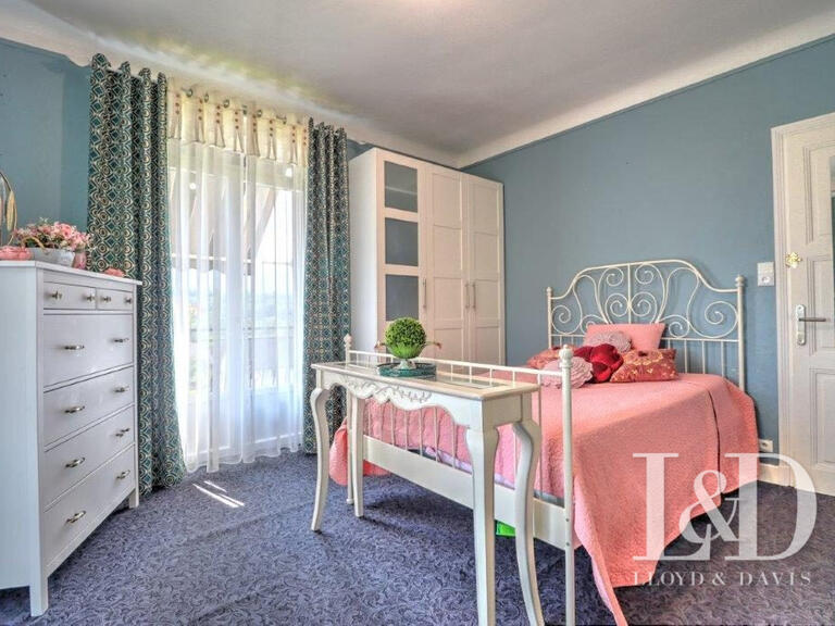 Maison Montmélian - 3 chambres - 212m²