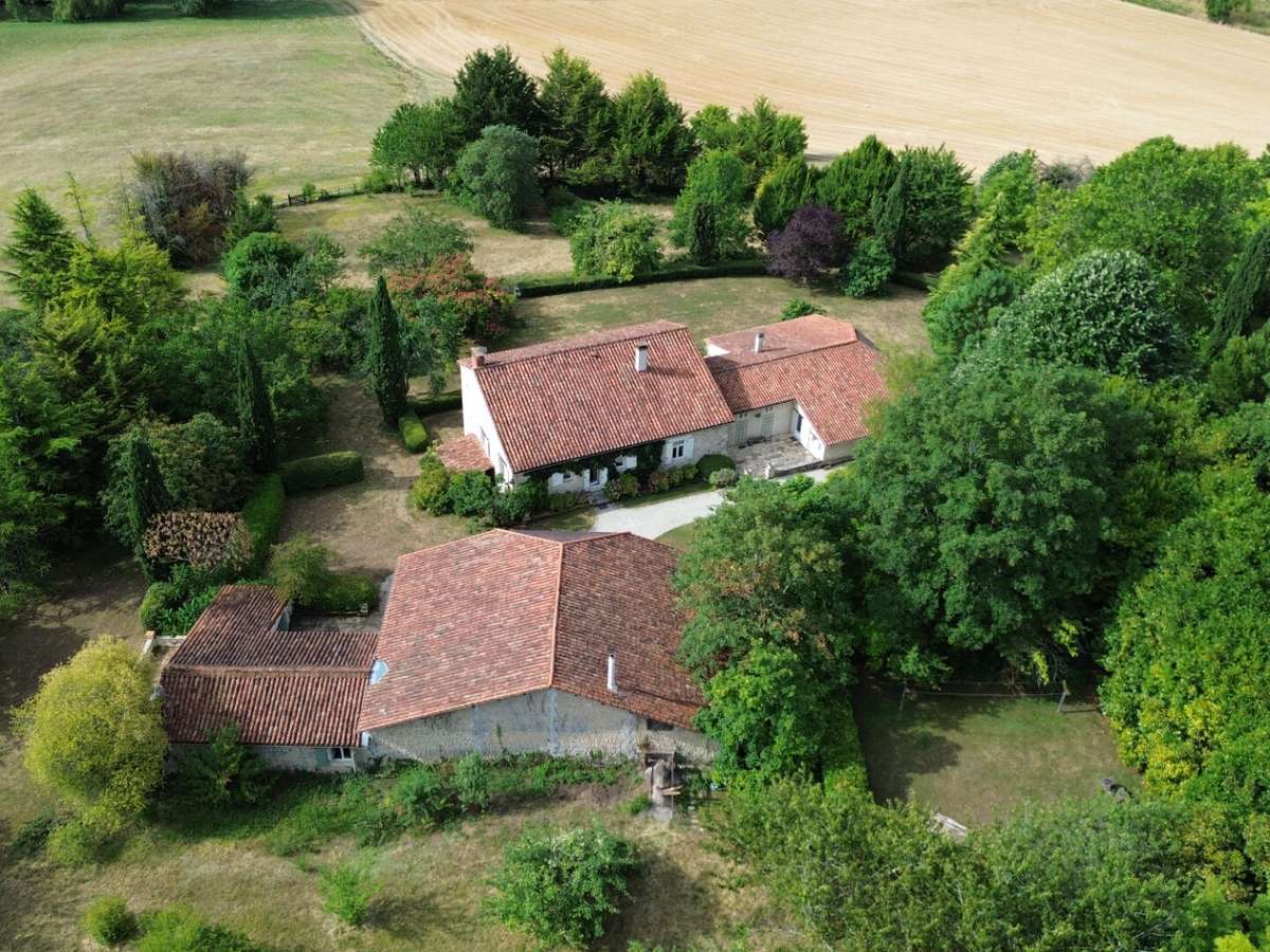 Maison Montmoreau