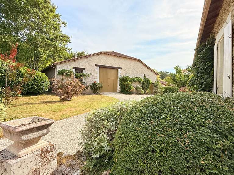 Maison Montmoreau - 4 chambres - 313m²