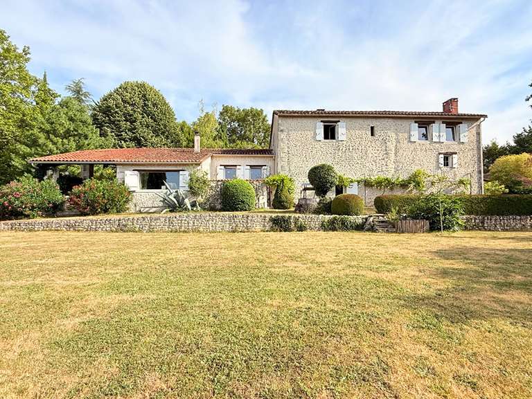 Maison Montmoreau - 4 chambres - 313m²