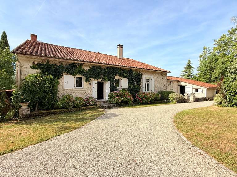 Maison Montmoreau - 4 chambres - 313m²
