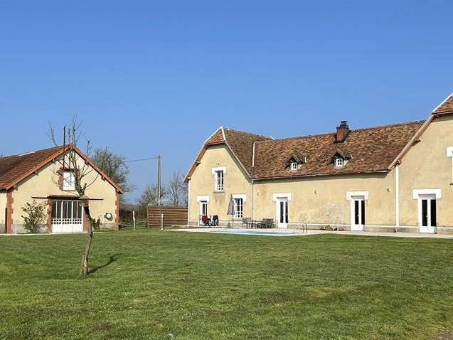 Maison Montmorillon - 5 chambres - 305m²