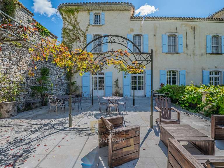 Castle Montpellier - 20 bedrooms - 1560m²