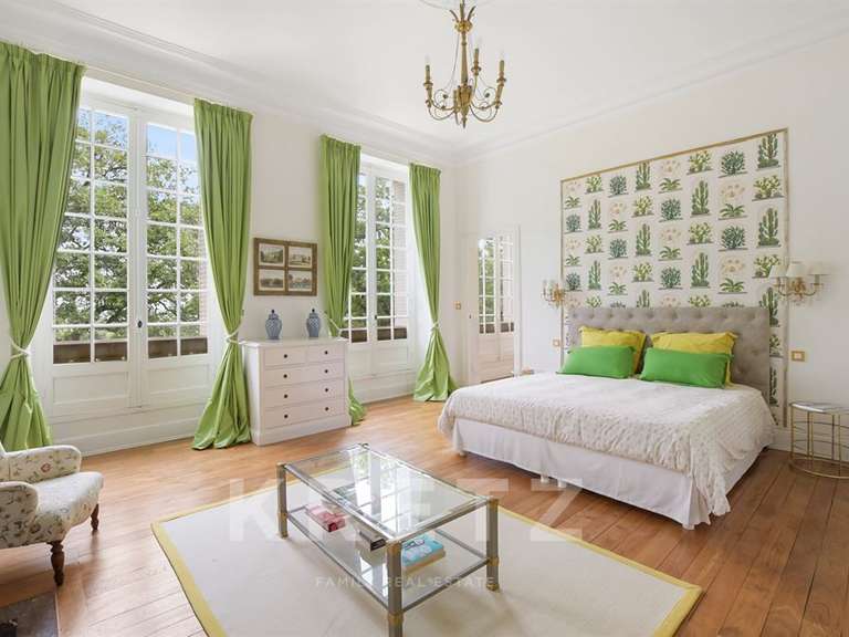 Castle Montpezat-de-Quercy - 9 bedrooms - 700m²