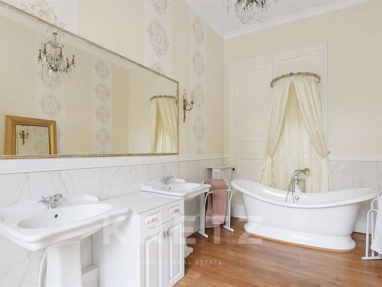Castle Montpezat-de-Quercy - 9 bedrooms - 700m²