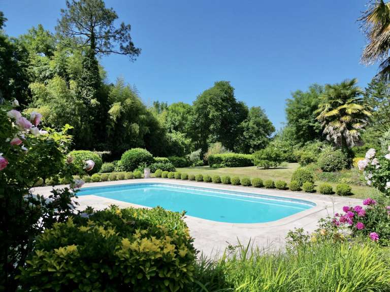 Propriété Montpon-Ménestérol - 3 chambres - 347m²