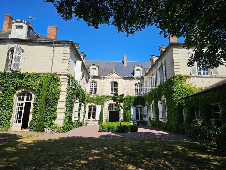 Hôtel particulier Montreuil-Bellay - 8 chambres - 420m²