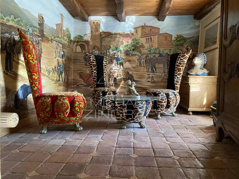 Propriété Morestel - 8 chambres - 885m²