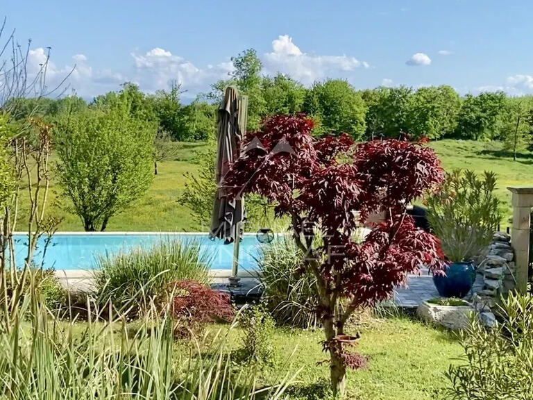 Propriété Morestel - 8 chambres - 885m²