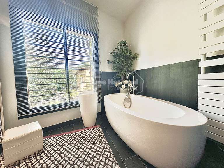 Maison Morières-lès-Avignon - 2 chambres - 187m²