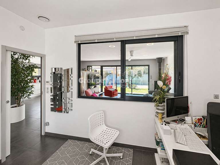 Maison Morières-lès-Avignon - 2 chambres - 187m²