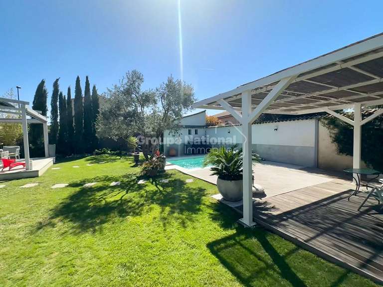 Maison Morières-lès-Avignon - 2 chambres - 187m²