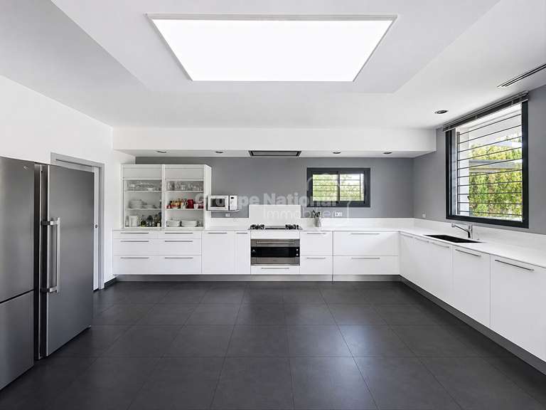 Maison Morières-lès-Avignon - 3 chambres - 187m²