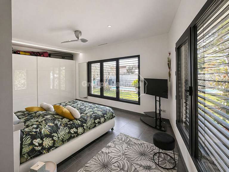 Maison Morières-lès-Avignon - 3 chambres - 187m²
