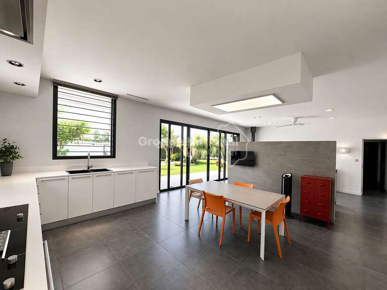 Maison Morières-lès-Avignon - 2 chambres - 187m²