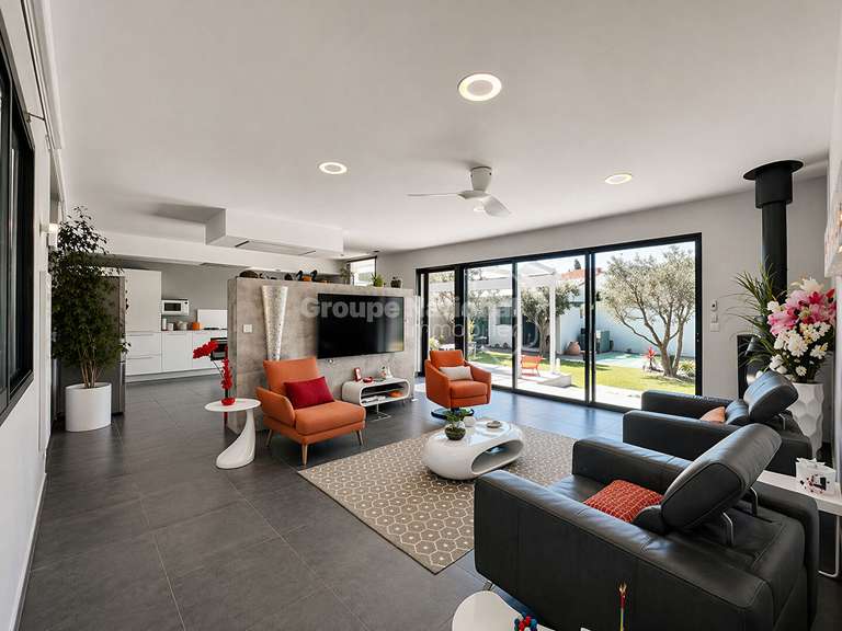 Maison Morières-lès-Avignon - 2 chambres - 187m²