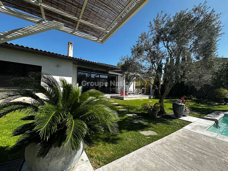 Maison Morières-lès-Avignon - 2 chambres - 187m²