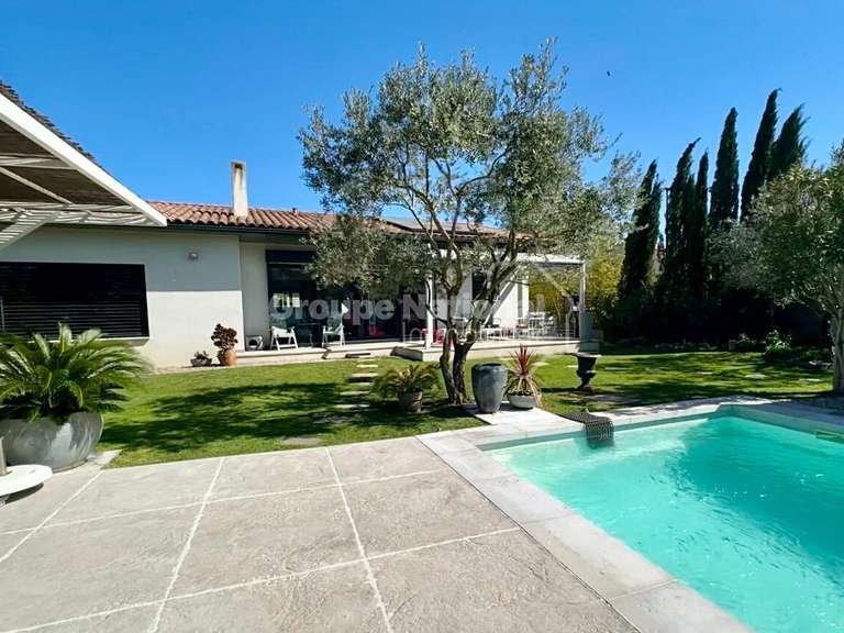 Maison Morières-lès-Avignon - 3 chambres - 168m²