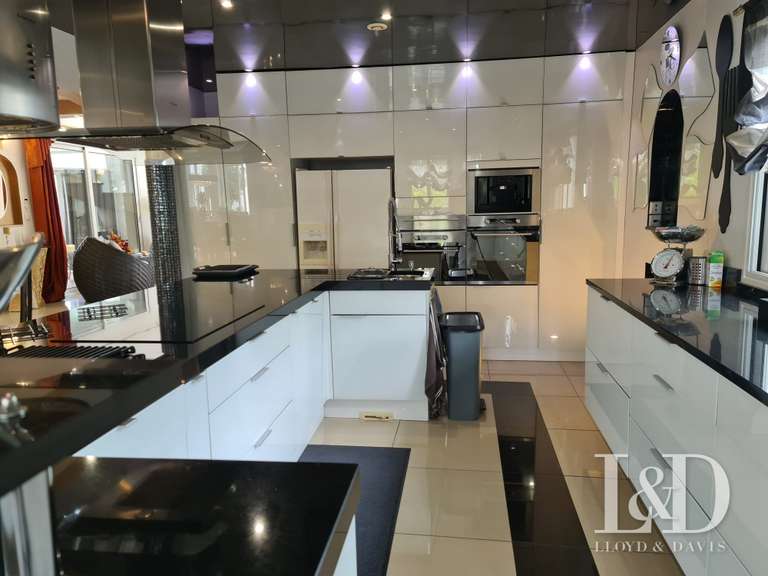 House Morsang-sur-Seine - 4 bedrooms - 574m²