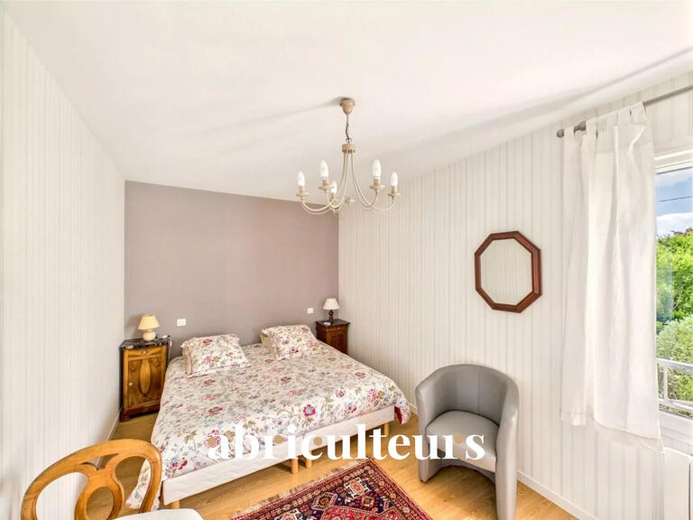 Maison Mortagne-sur-Gironde - 242m²