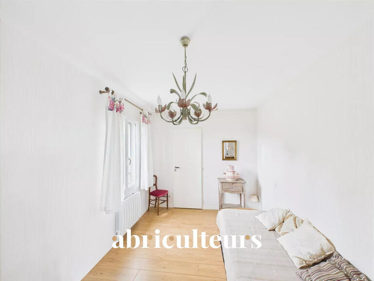 Maison Mortagne-sur-Gironde - 242m²
