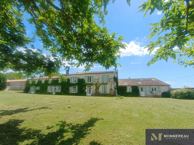 Maison Mortagne-sur-Gironde - 16 chambres - 640m²