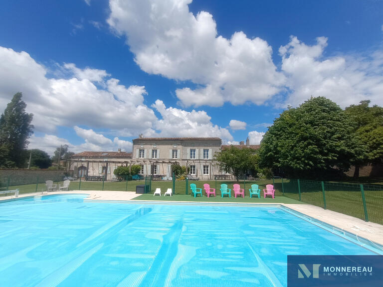 Maison Mortagne-sur-Gironde - 16 chambres - 640m²