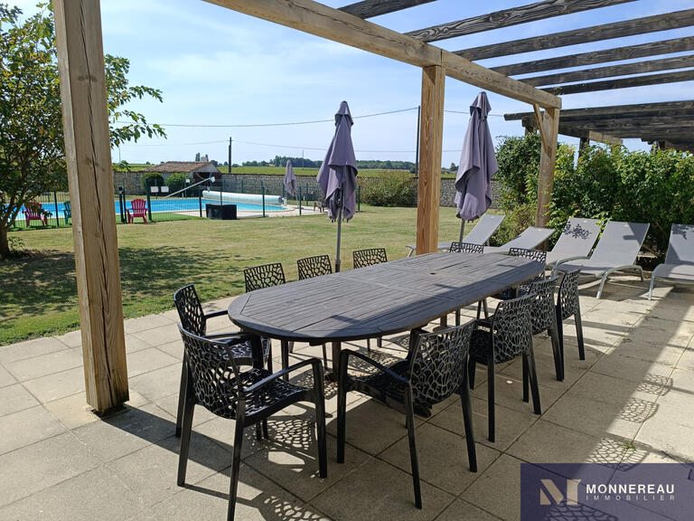 Maison Mortagne-sur-Gironde - 16 chambres - 640m²