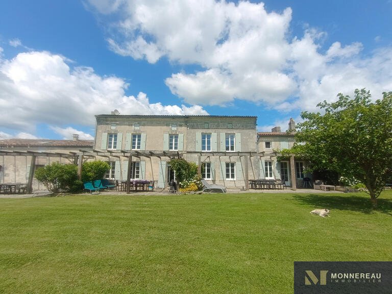 Maison Mortagne-sur-Gironde - 16 chambres - 640m²