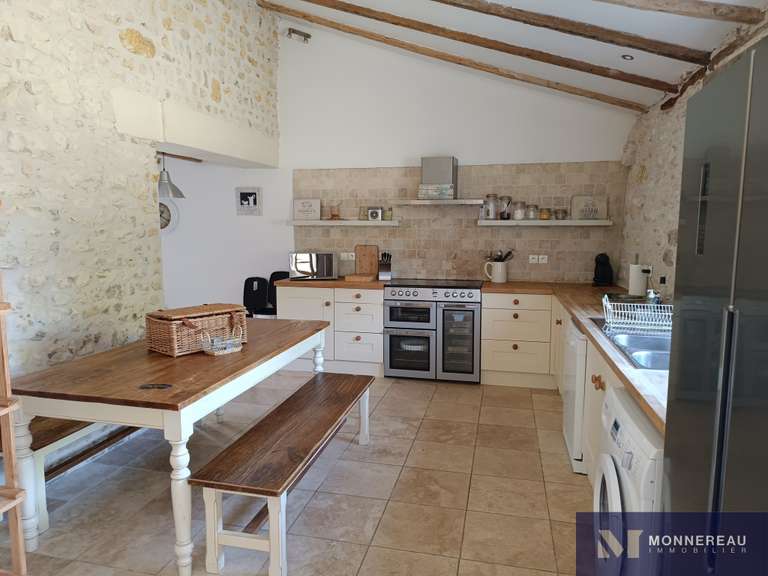 Maison Mortagne-sur-Gironde - 16 chambres - 640m²