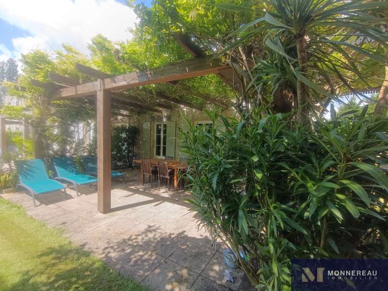 Maison Mortagne-sur-Gironde - 16 chambres - 640m²