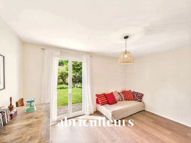 Maison Mortagne-sur-Gironde - 5 chambres - 242m²