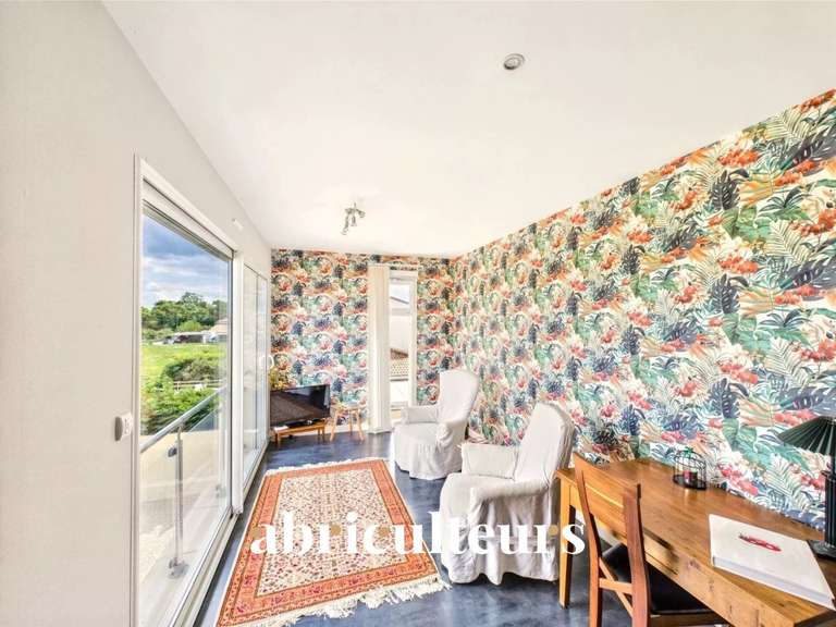 Maison Mortagne-sur-Gironde - 5 chambres - 242m²