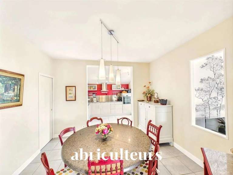 Maison Mortagne-sur-Gironde - 5 chambres - 242m²