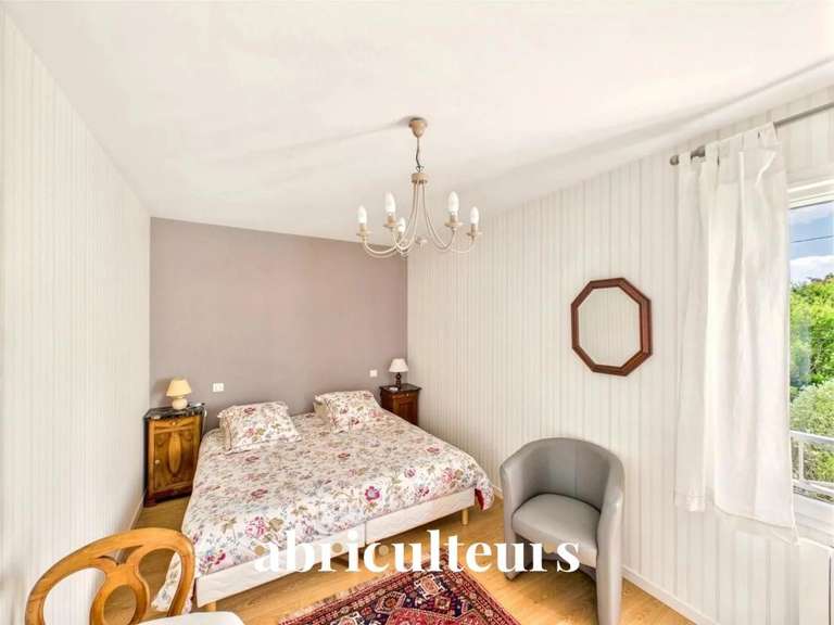 Maison Mortagne-sur-Gironde - 5 chambres - 242m²