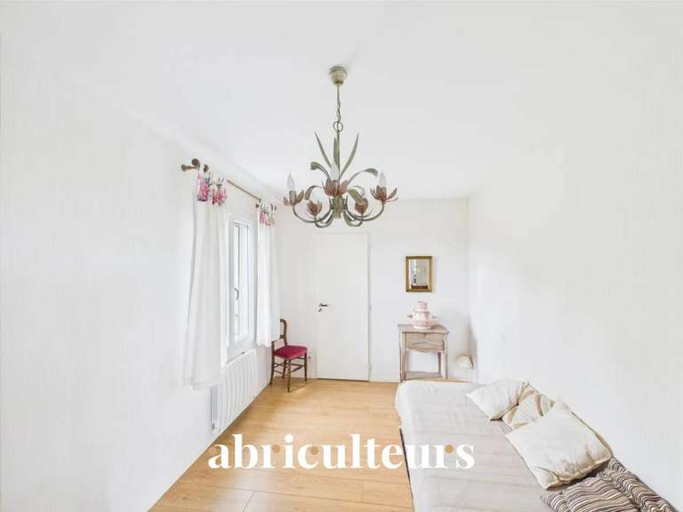 Maison Mortagne-sur-Gironde - 5 chambres - 242m²