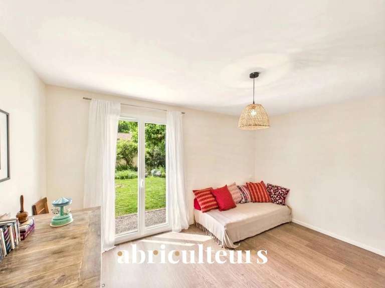 Maison Mortagne-sur-Gironde - 5 chambres - 242m²