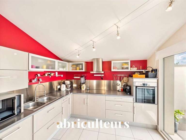 Maison Mortagne-sur-Gironde - 5 chambres - 242m²