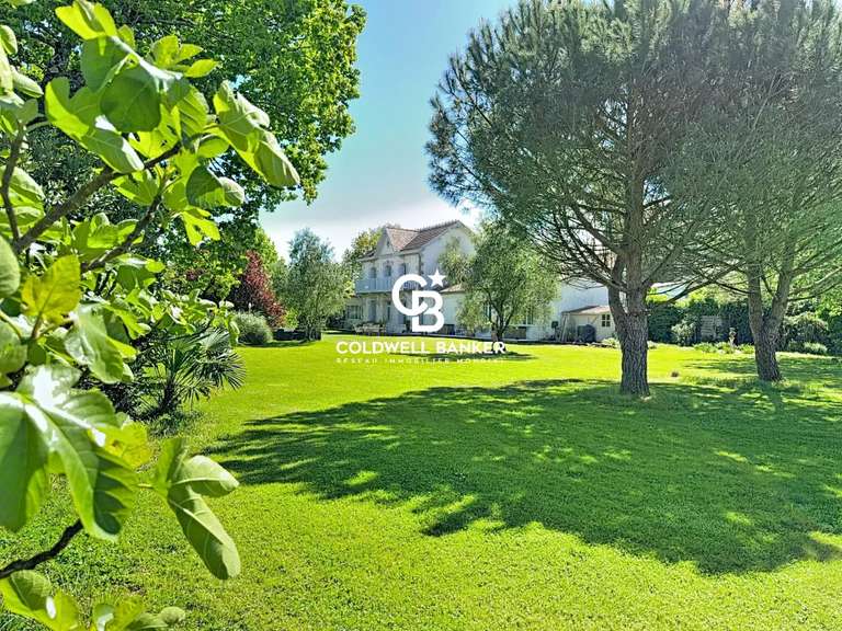 Maison Mortagne-sur-Gironde - 5 chambres - 5340m²