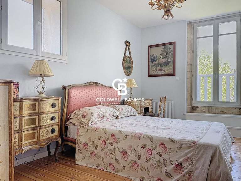 Maison Mortagne-sur-Gironde - 5 chambres - 5340m²