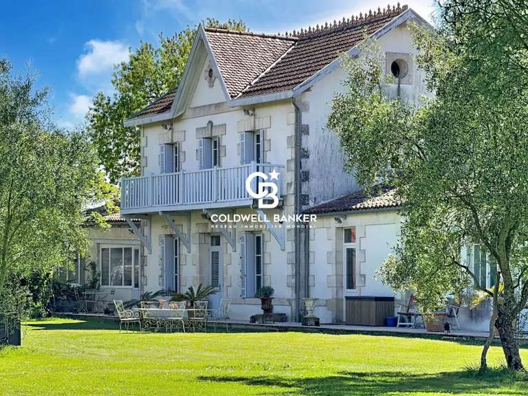 Maison Mortagne-sur-Gironde - 5 chambres - 5340m²