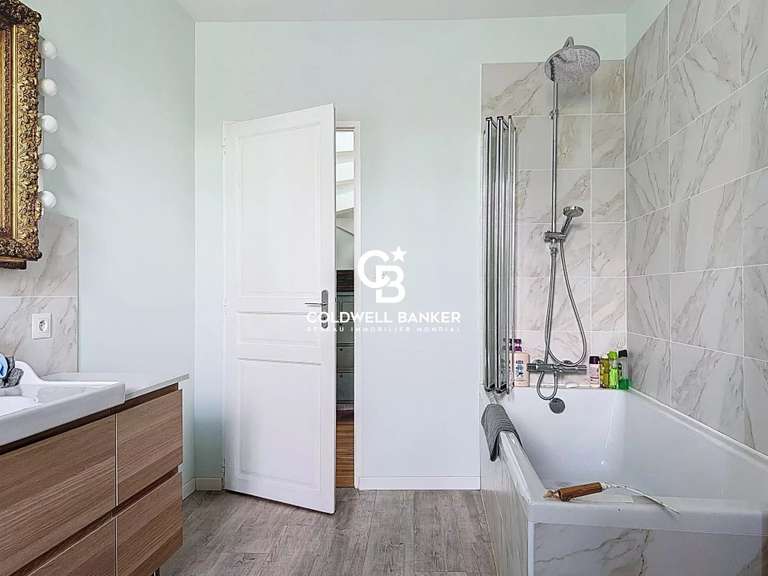 Maison Mortagne-sur-Gironde - 5 chambres - 5340m²