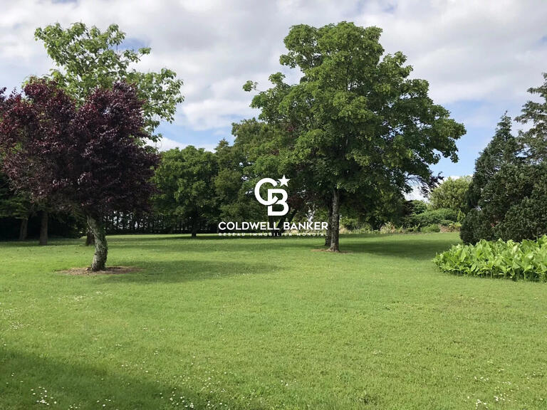 Propriété Mortagne-sur-Gironde - 7 chambres - 996m²