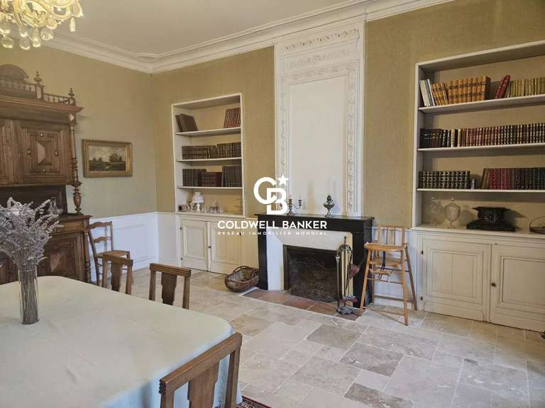 Propriété Mortagne-sur-Gironde - 7 chambres - 996m²